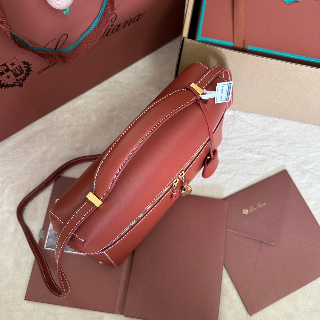EXTRA BAG L27 IN MARS RED SMOOTH CALFSKIN WITH GOLD HARDWARE Amelia Amelia