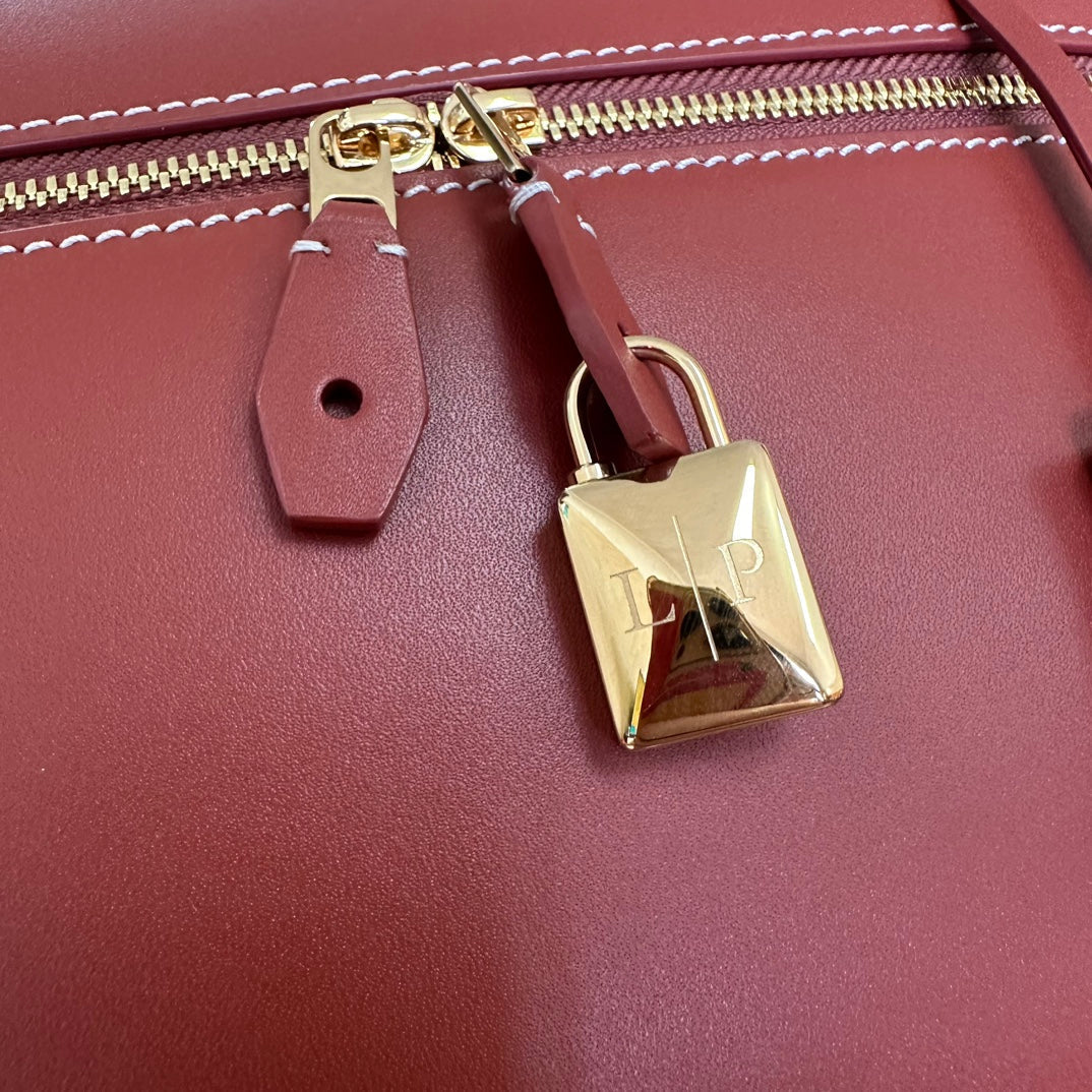 EXTRA BAG L27 IN MARS RED SMOOTH CALFSKIN WITH GOLD HARDWARE Amelia Bags