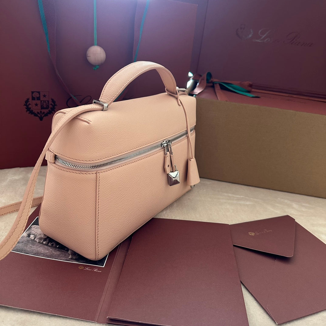 EXTRA BAG L27 IN PEACH PINK SMOOTH CALFSKIN WITH SILVER HARDWARE Amelia Amelia