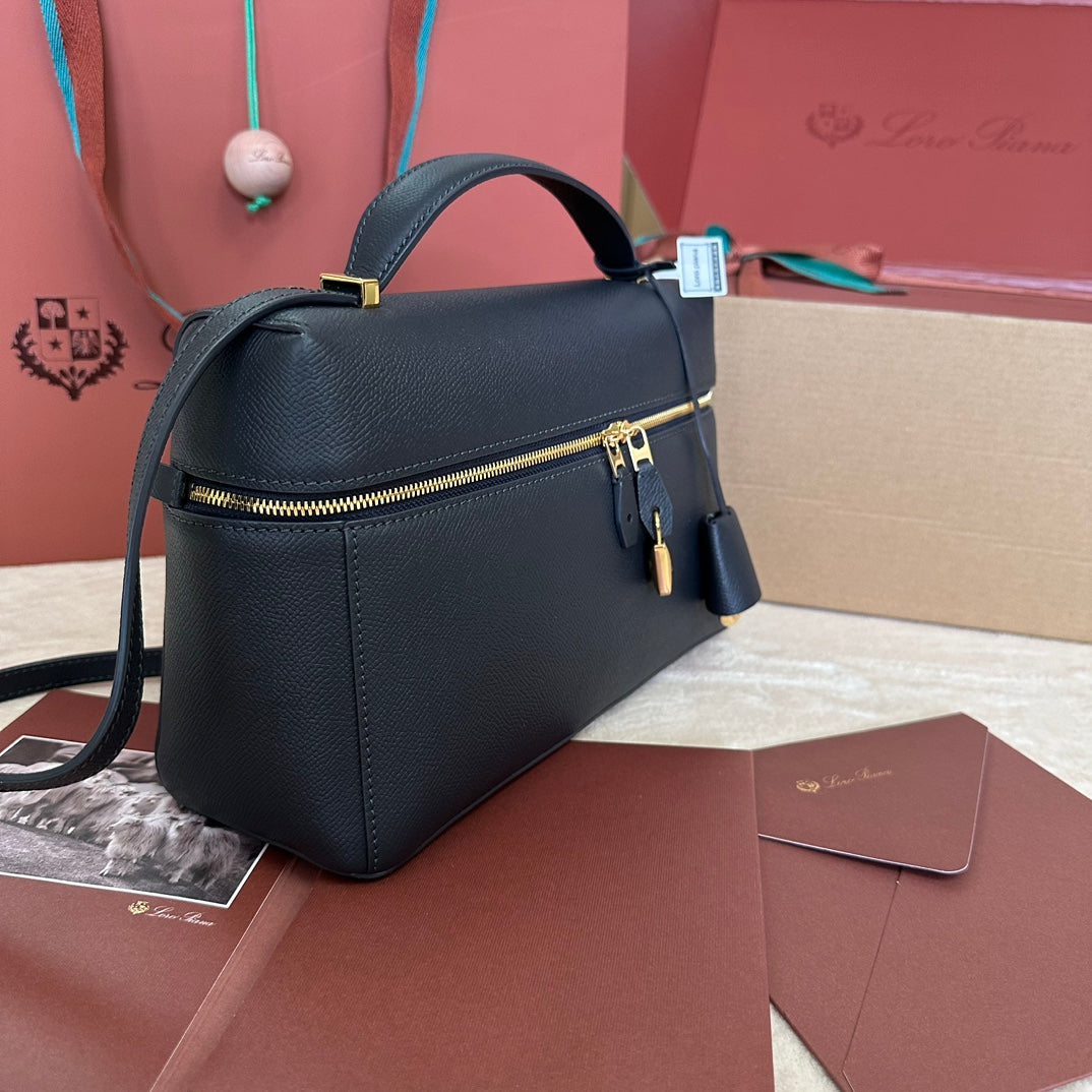 EXTRA BAG L27 IN BLACK GRAINED CALFSKIN WITH GOLD HARDWARE by Amelia