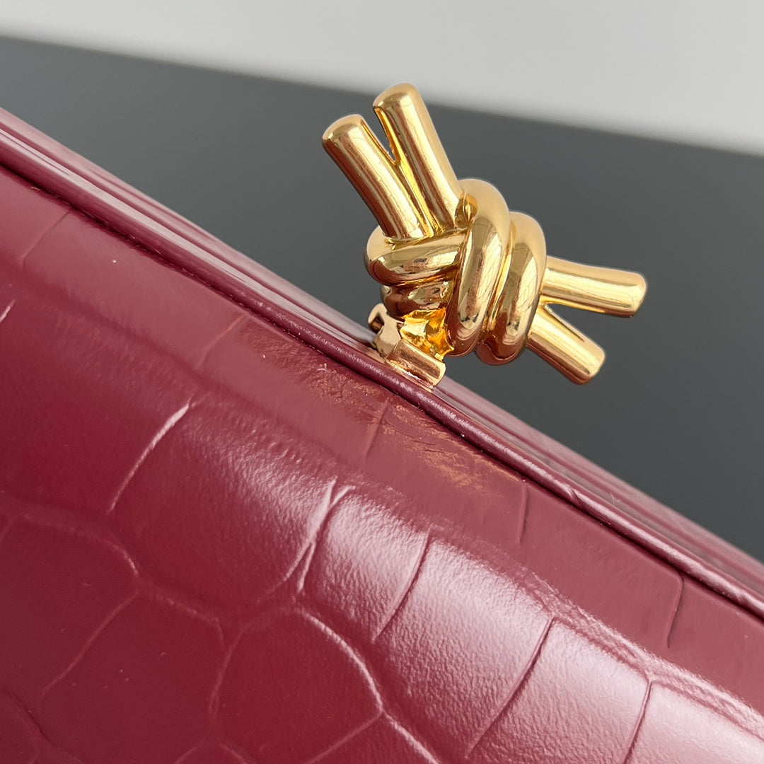 KNOT 19 IN BURGUNDY RED CROCODILE PATTERN CALFSKIN Amelia