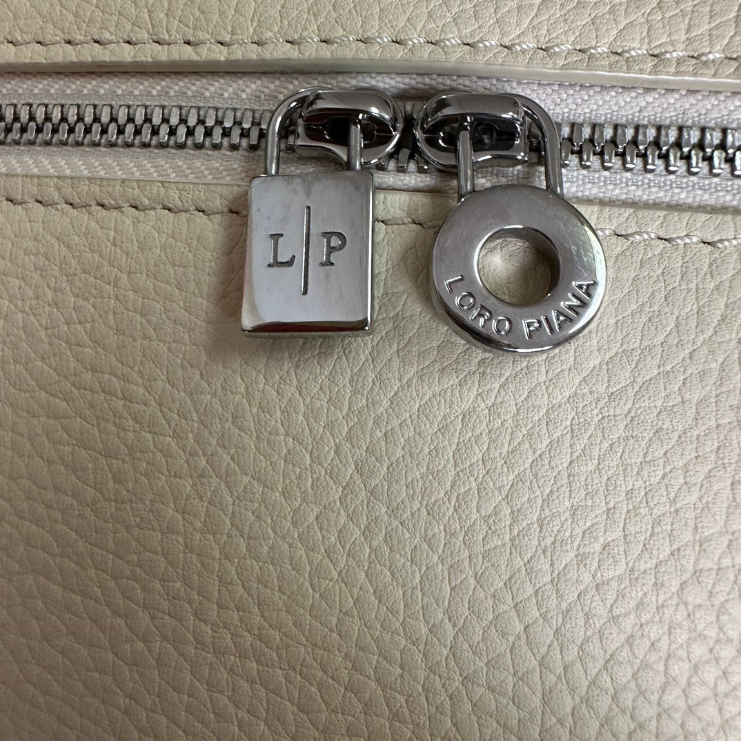 EXTRA POCKET BACKPACK L23.5 IN WHITE CALFSKIN WITH SILVER HARDWARE Amelia Amelia