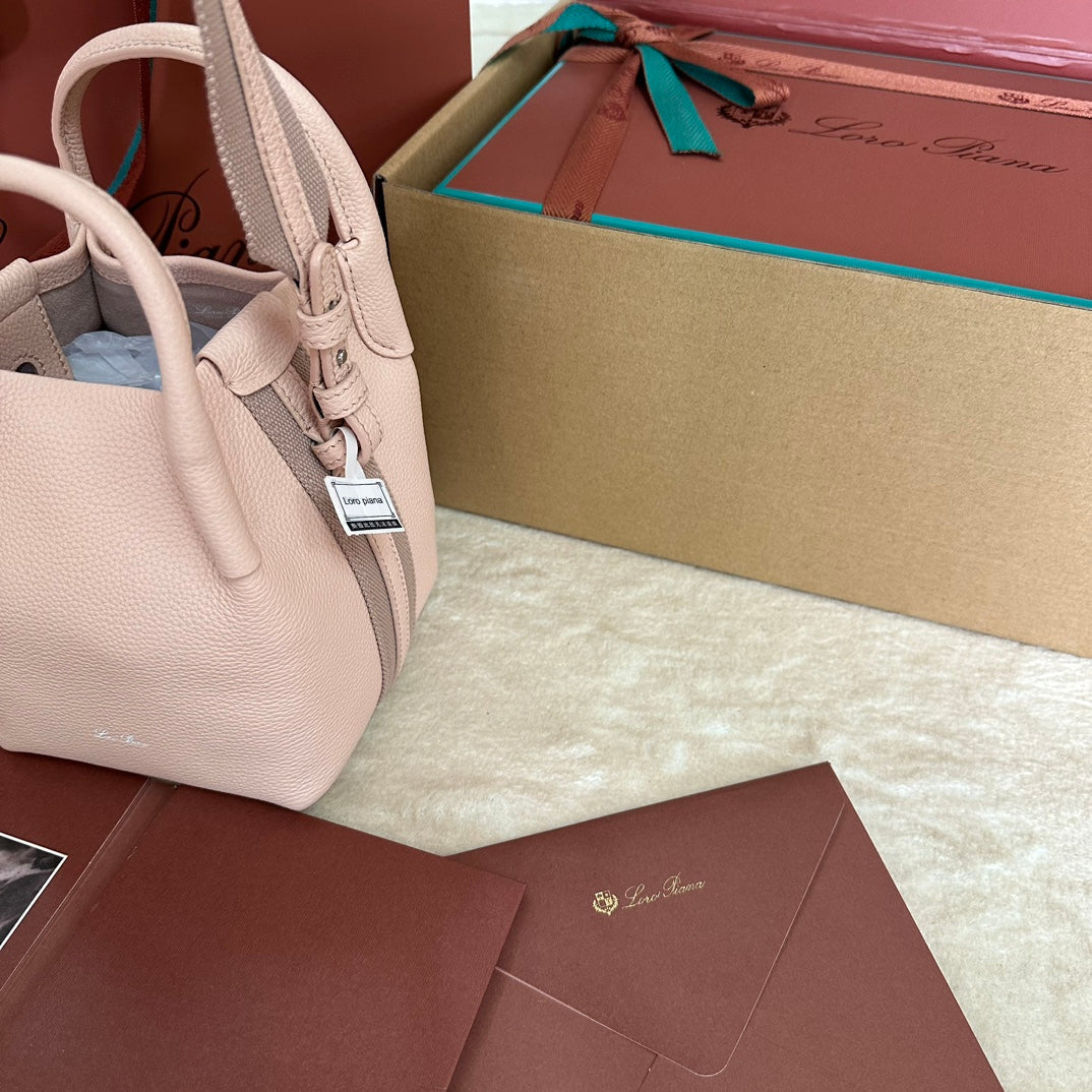 MICRO BALE BAG IN PALE PINK CALFSKIN Amelia Amelia