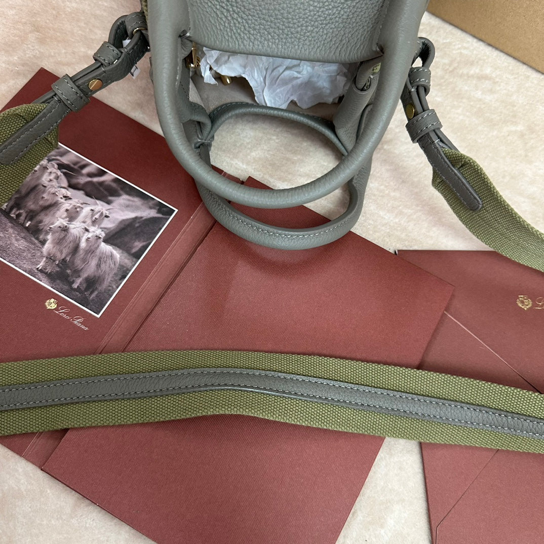 MICRO BALE BAG IN BASIL GREEN CALFSKIN Amelia Amelia