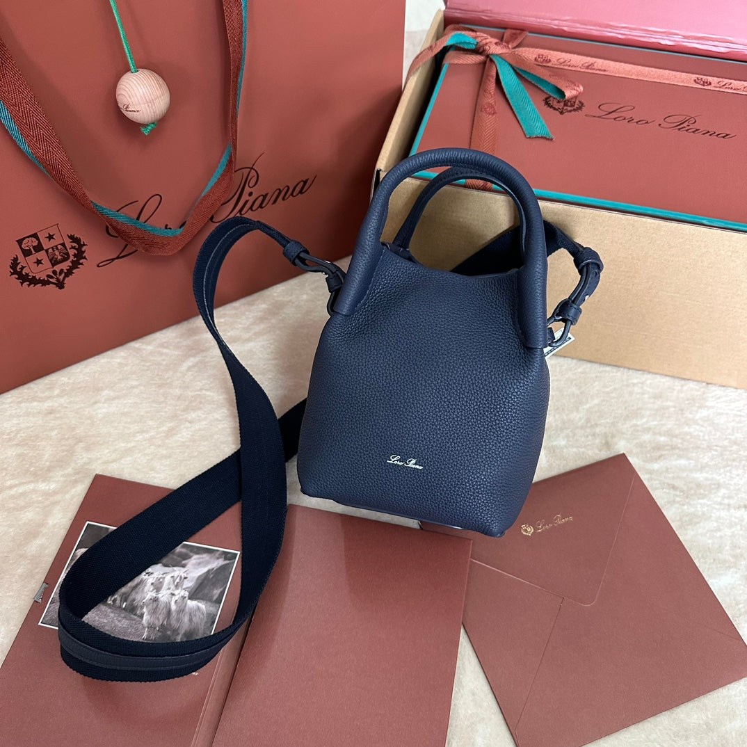 MICRO BALE BAG IN NAVY BLUE CALFSKIN by Amelia