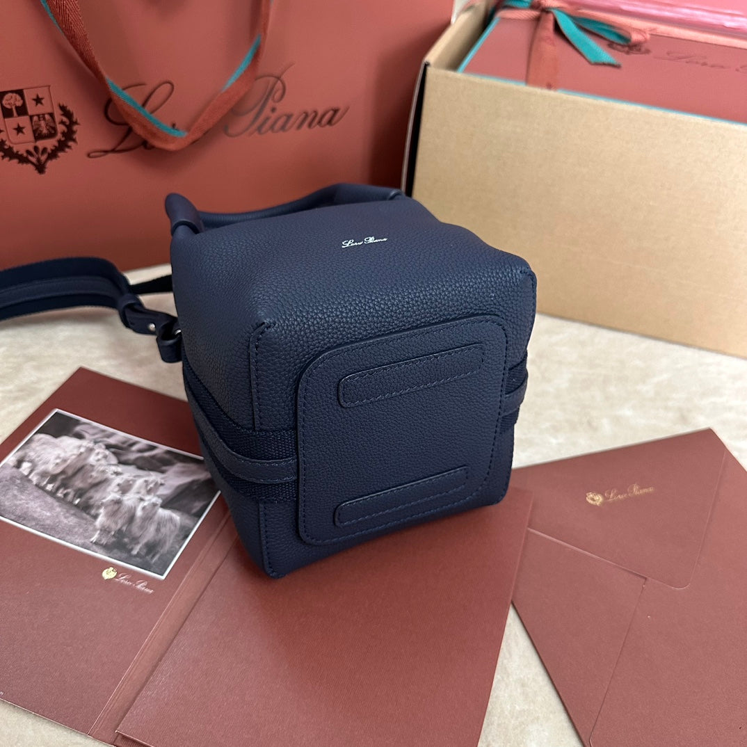 MICRO BALE BAG IN NAVY BLUE CALFSKIN Amelia Bags