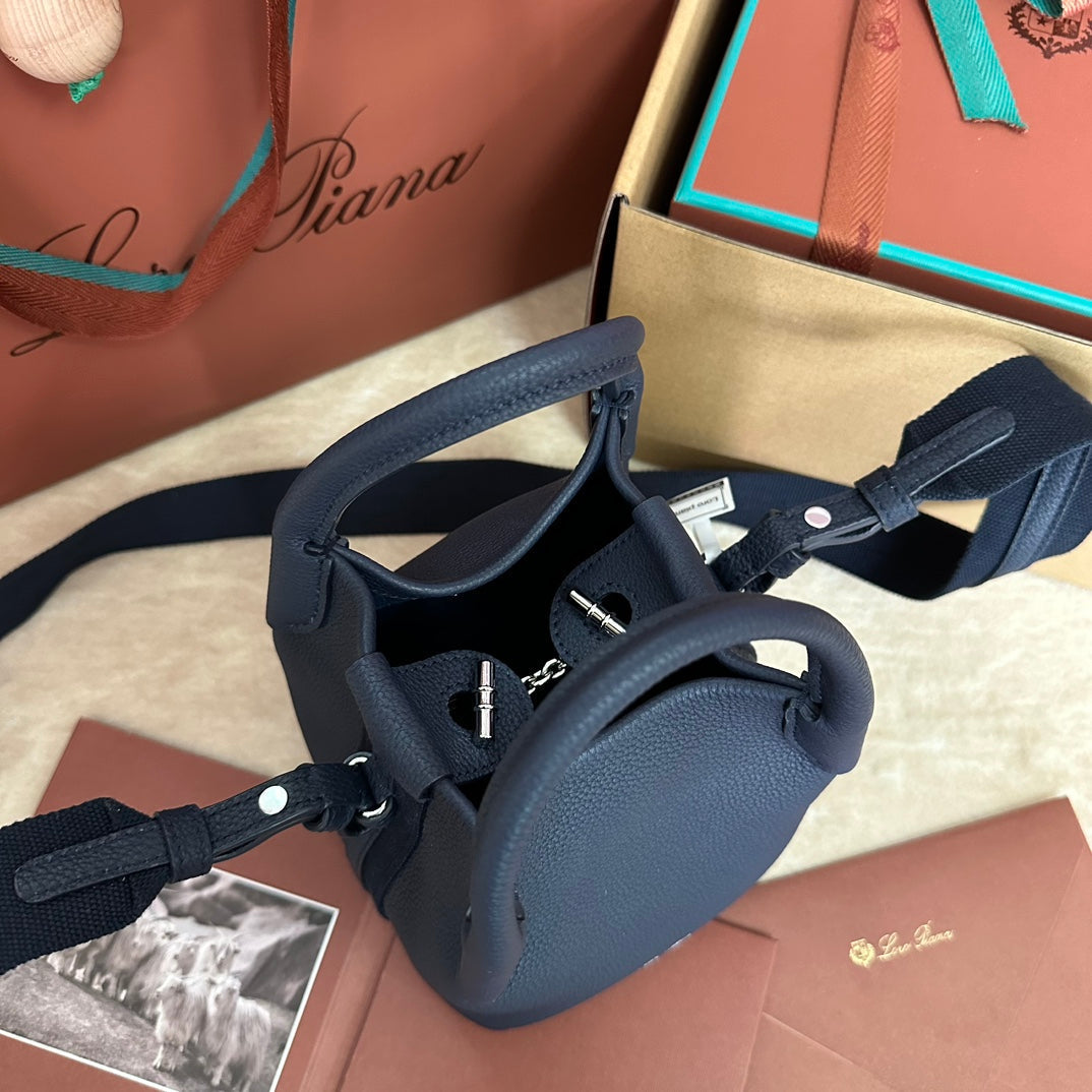 MICRO BALE BAG IN NAVY BLUE CALFSKIN Amelia Amelia