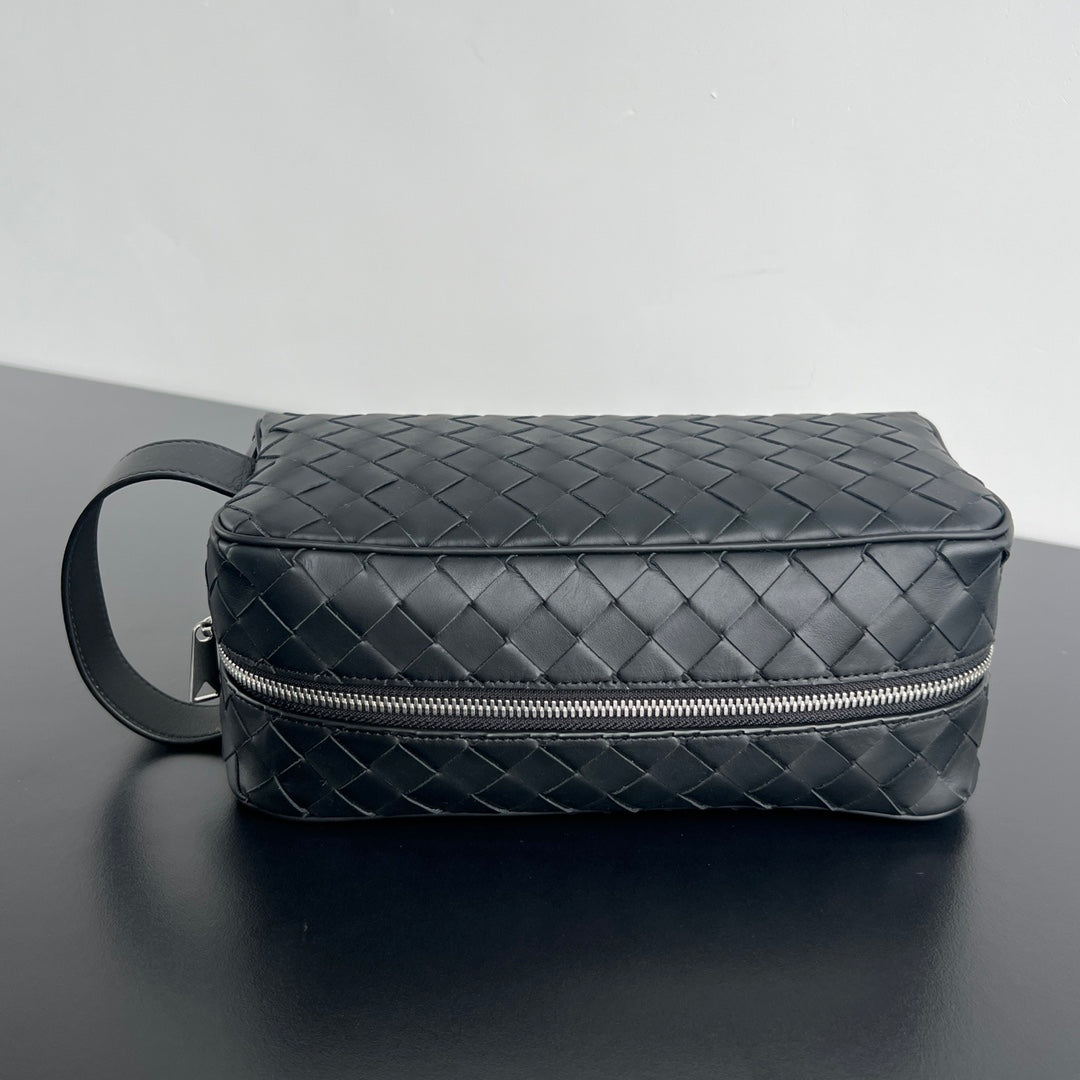 INTRECCIATO CLUTCH 26 IN BLACK CALFSKIN Amelia Amelia