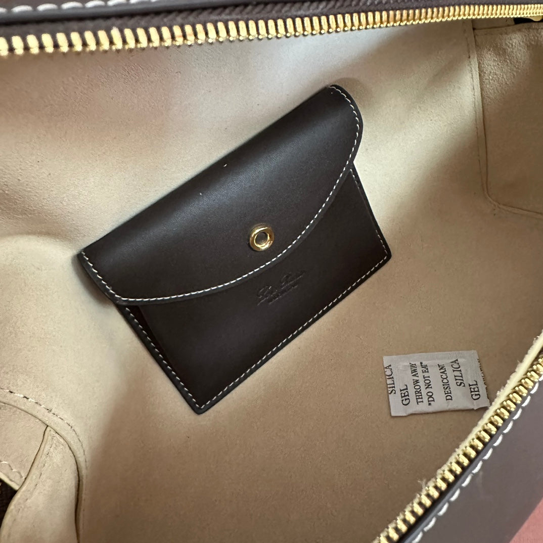 EXTRA BAG L27 IN CHOCOLATE BROWN SMOOTH CALFSKIN WITH GOLD HARDWARE Amelia