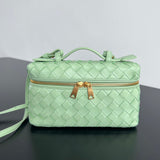 BANG BANG 22 VANITY CASE IN LIGHT GREEN CALFSKIN Amelia