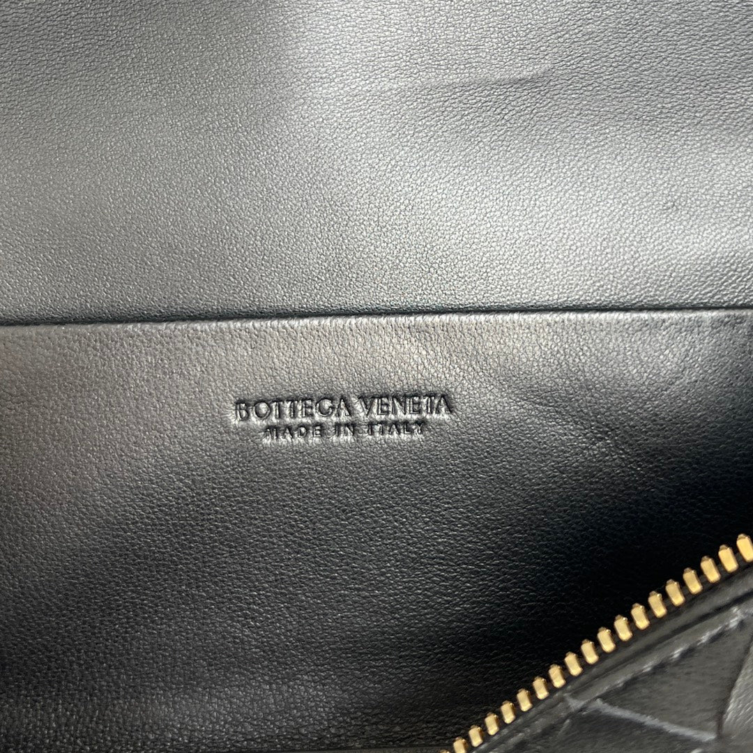 BANG BANG 22 VANITY CASE IN BLACK CALFSKIN Amelia Amelia