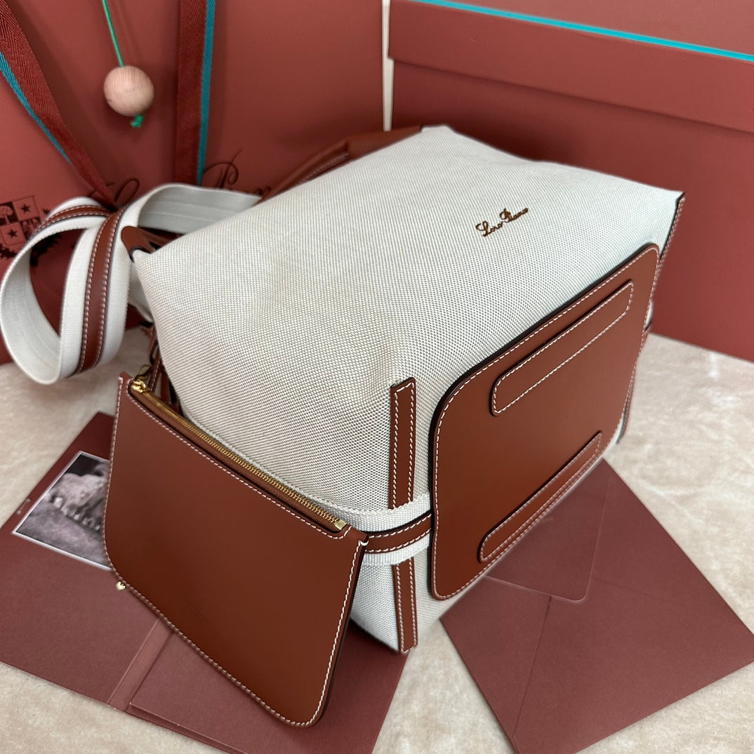 LARGE 36 BALE BAG IN WHITE CANVAS AND CHESTNUT BROWN CALFSKIN Amelia Amelia
