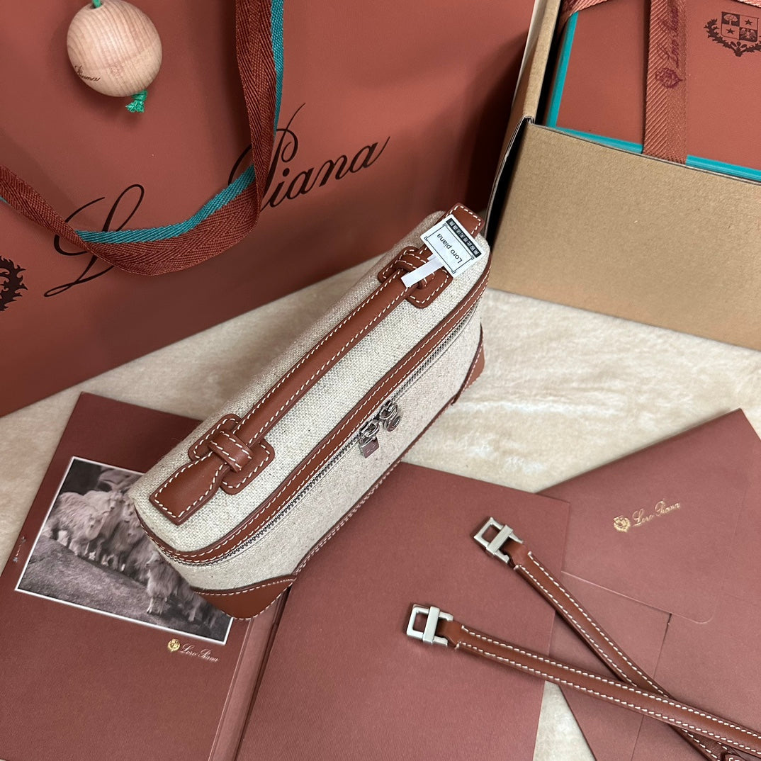 EXTRA POCKET L19 IN WHITE CANVAS AND BRONZE BROWN CALFSKIN WITH SILVER HARDWARE Amelia Amelia