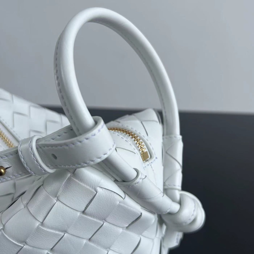 SMALL TOP HANDLE LOOP 19 IN WHITE CALFSKIN Amelia