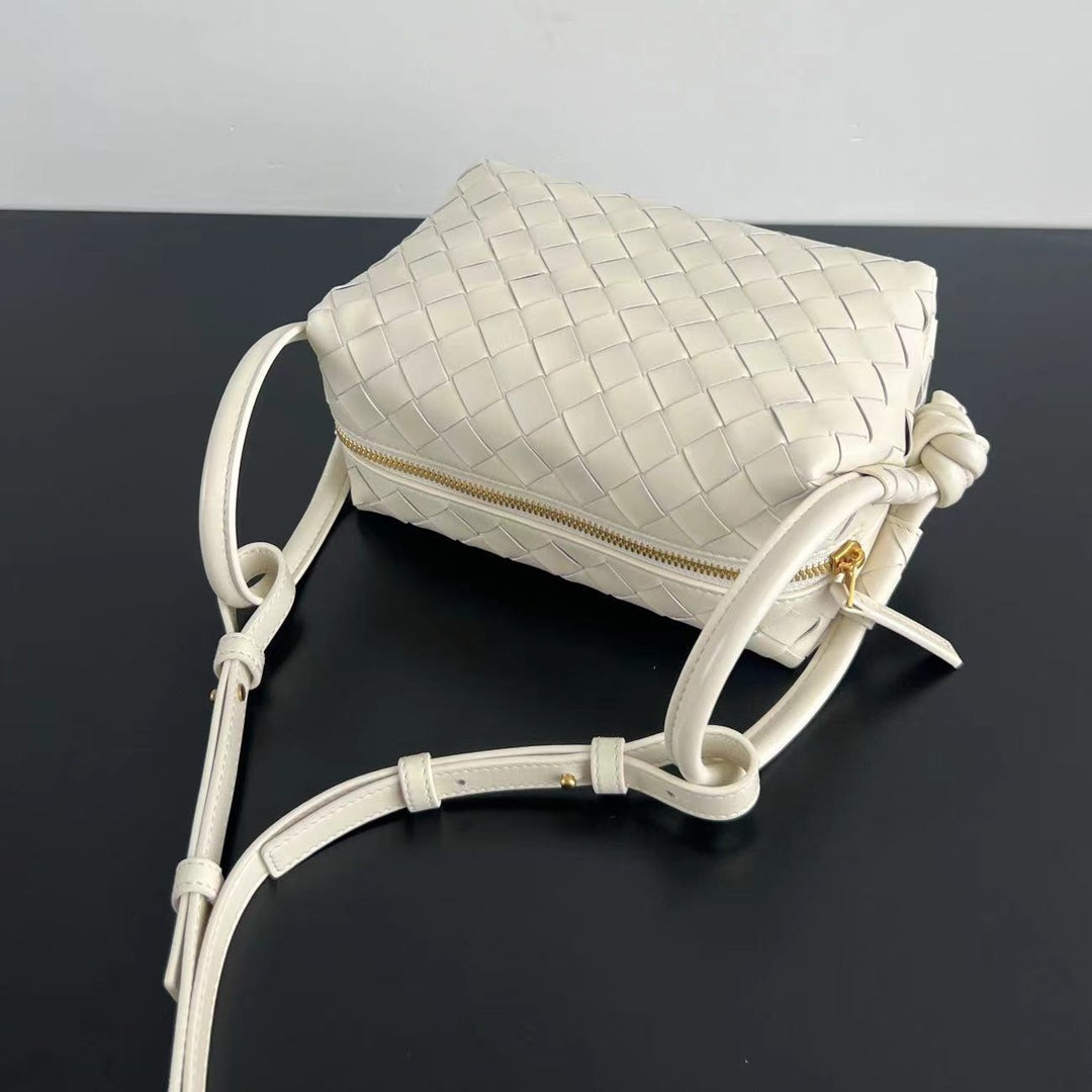 SMALL TOP HANDLE LOOP 19 IN IVORY BEIGE CALFSKIN Amelia