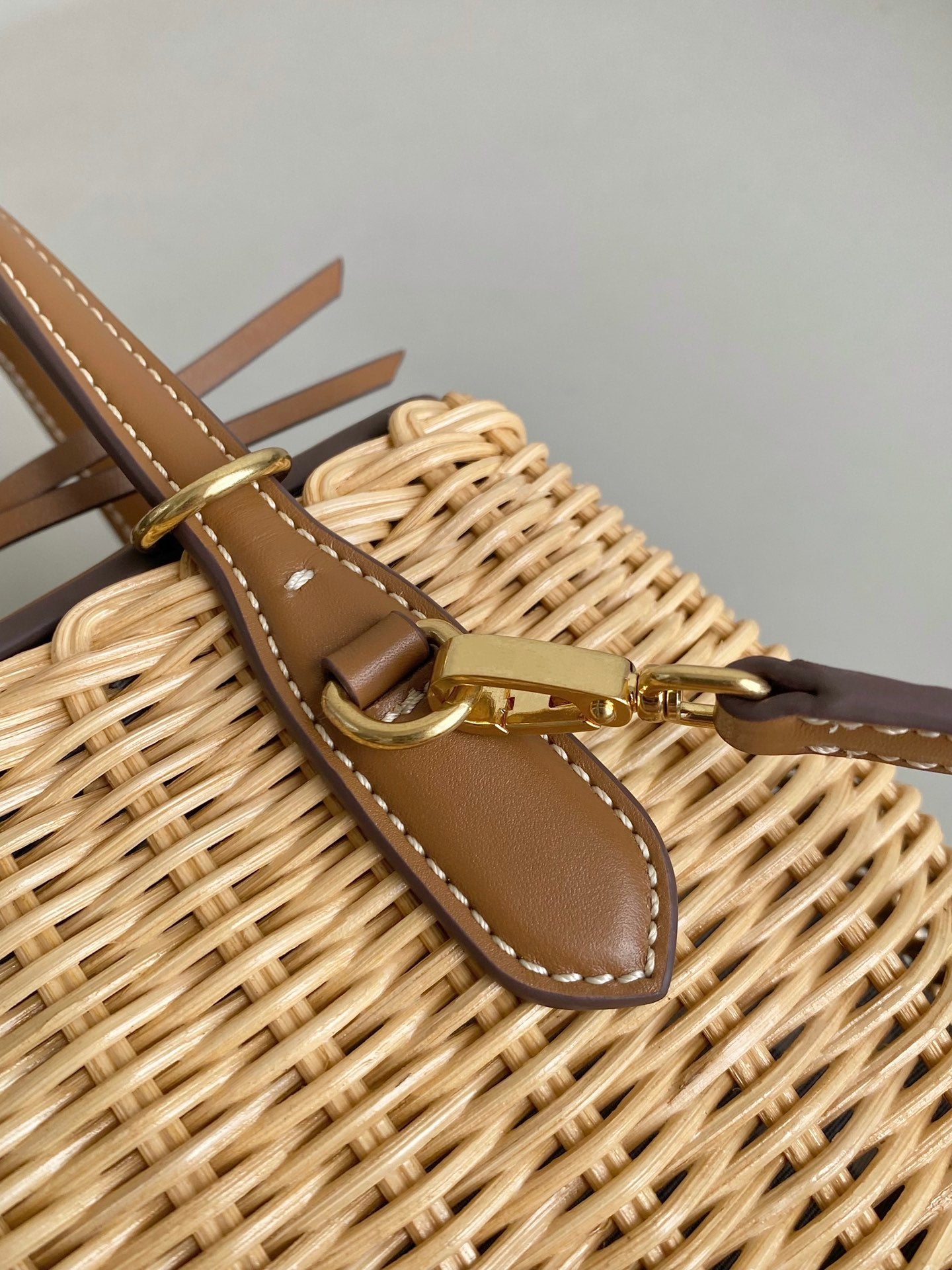 BASKET 20 BAG IN BROWN BEIGE WICKER AND LEATHER Amelia