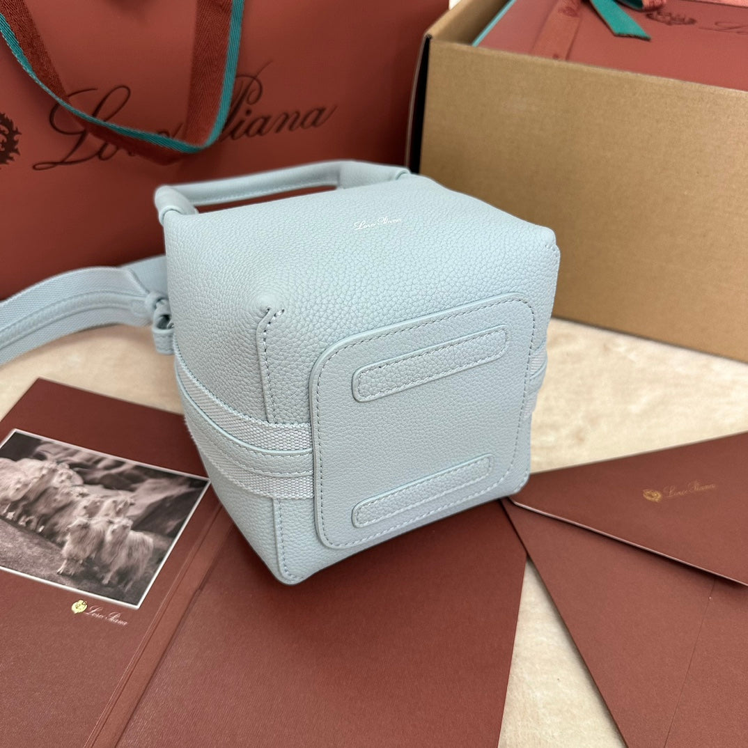 MICRO BALE BAG IN LIGHT BLUE CALFSKIN Amelia Amelia
