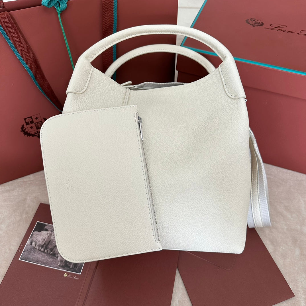 MEDIUM 36 BAG IN WHITE CALFSKIN WITH SILVER HARDWARE Amelia