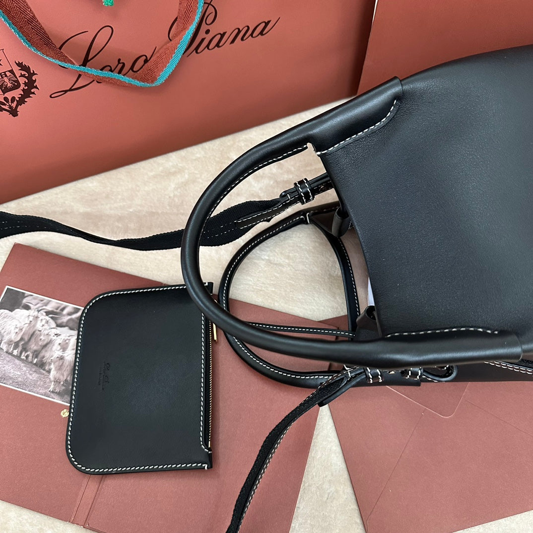 SMALL 21 BALE BAG IN BLACK GRAINED CALFSKIN WITH GOLD HARDWARE Amelia Amelia