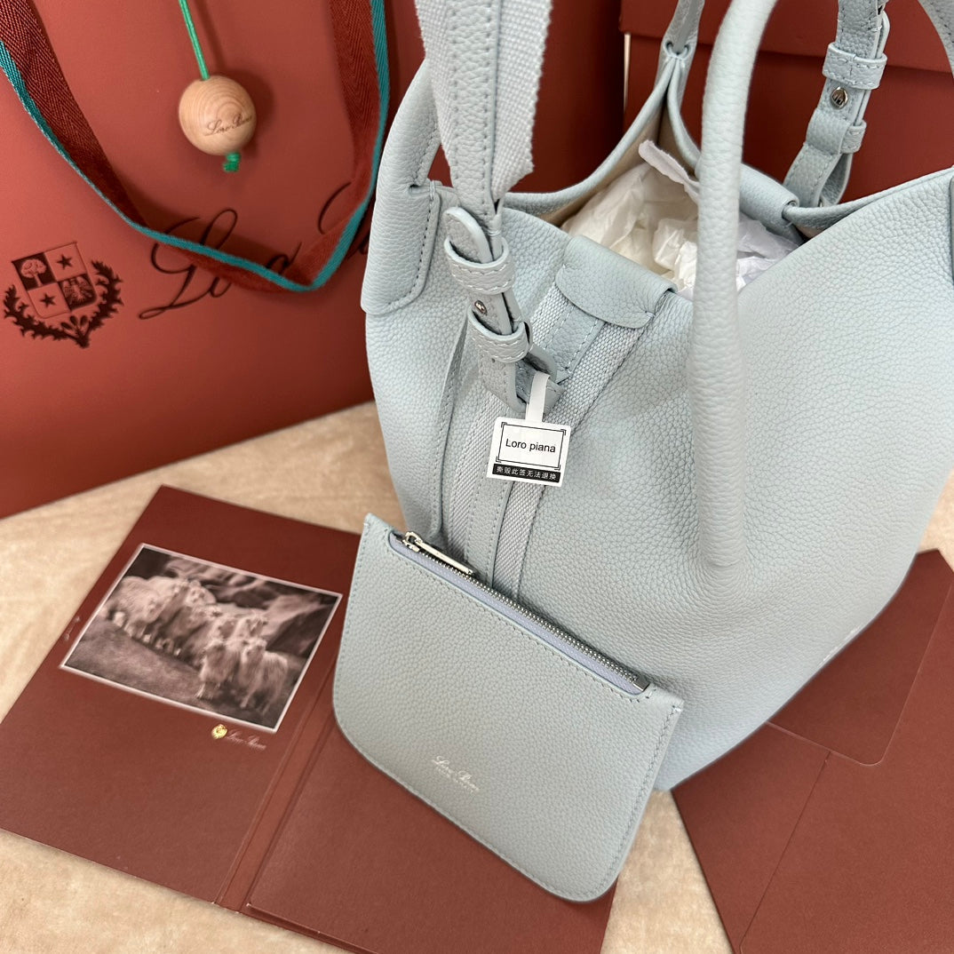 SMALL 21 BALE BAG IN LIGHT BLUE GRAINED CALFSKIN WITH SILVER HARDWARE Amelia Bags