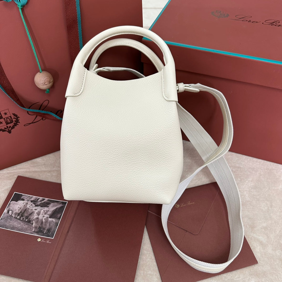SMALL 21 BALE BAG IN WHITE GRAINED CALFSKIN Amelia