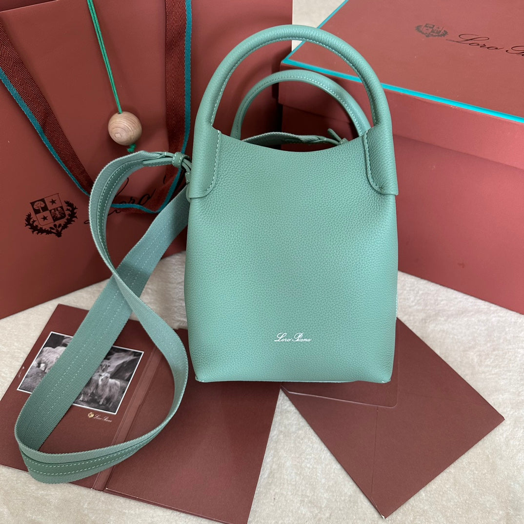 SMALL 21 BALE BAG IN GREEN MINT GRAINED CALFSKIN Amelia