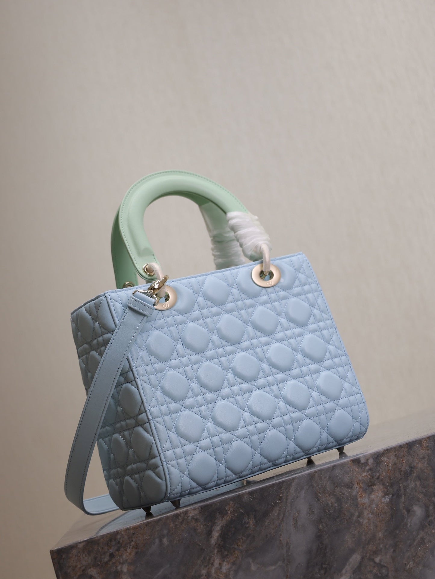 LADY BAG 24 IN BAAmelia BLUE QUILTED MACROCANNAGE CALFSKIN GREEN STRAP Amelia