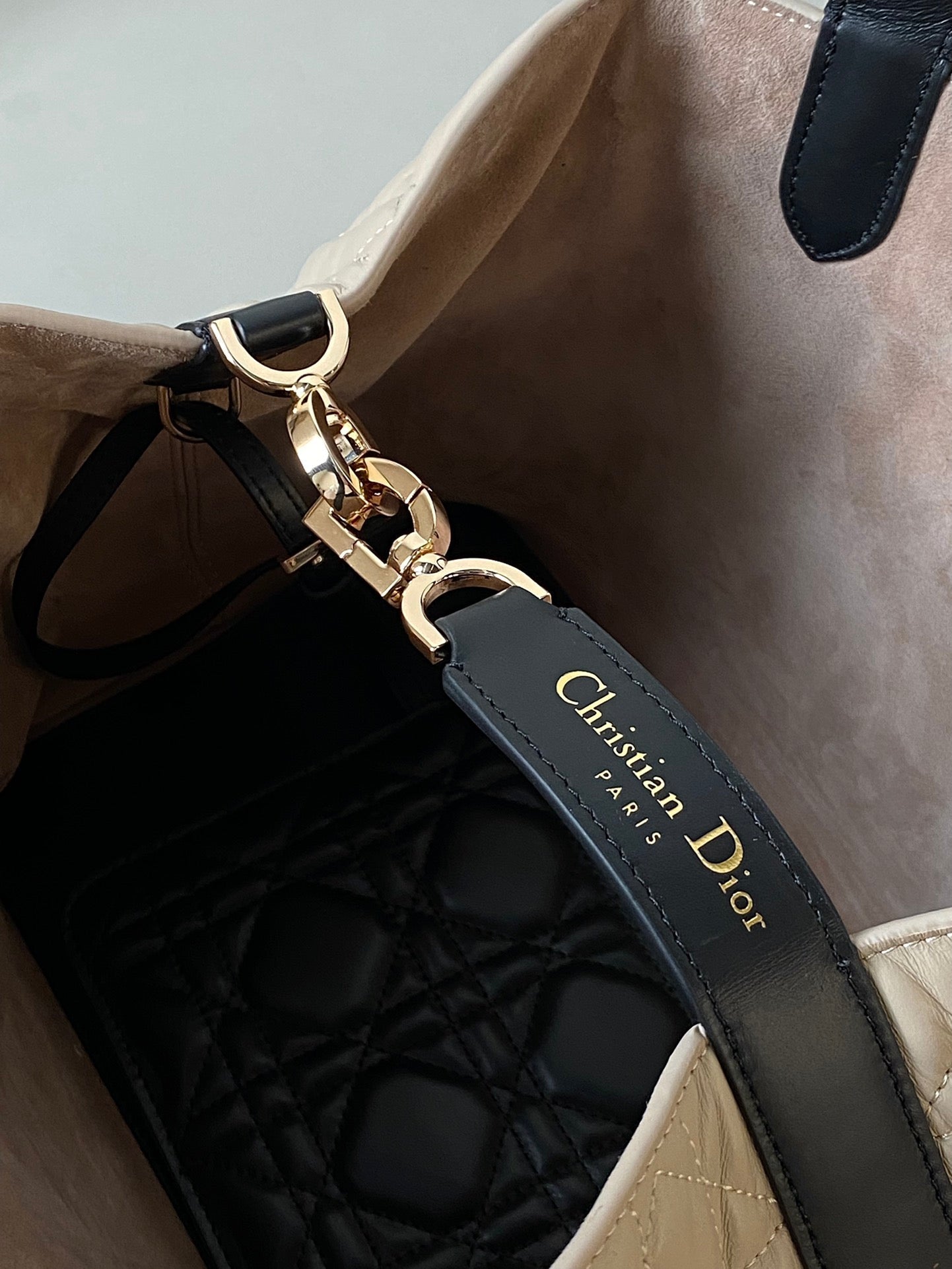 MEDIUM TOUJOURS BAG 28 IN BEIGE CANNAGE CALFSKIN BLACK STRAP Amelia