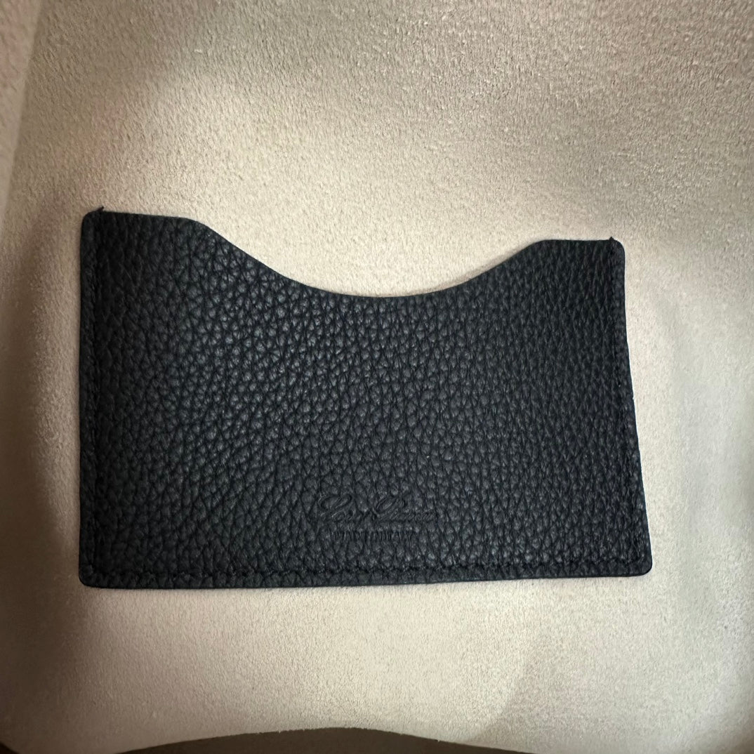 BOAmeliaIN SHOULDER BAG 32 IN BLACK CALFSKIN WITH GOLD HARDWARE Amelia Amelia