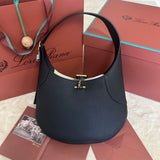 BOAmeliaIN SHOULDER BAG 32 IN BLACK CALFSKIN WITH GOLD HARDWARE by Amelia