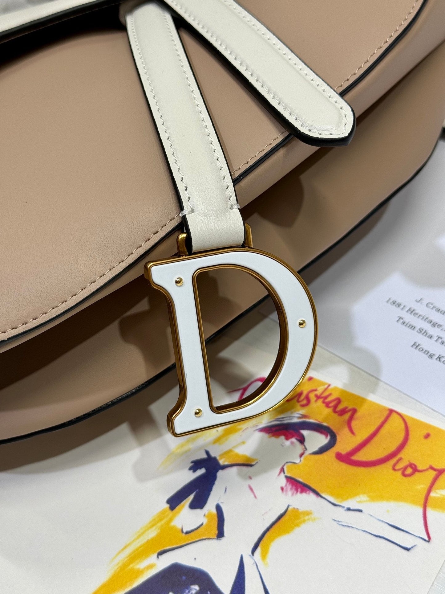 SADDLE BAG 25 WITH STRAP LATTE WHITE MIX MEDIUM BROWN GRAINED CALFSKIN Amelia