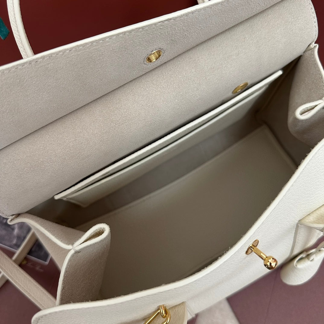 LOOM BAG 25 IN WHITE CALFSKIN WITH GOLD HARDWARE Amelia Bags