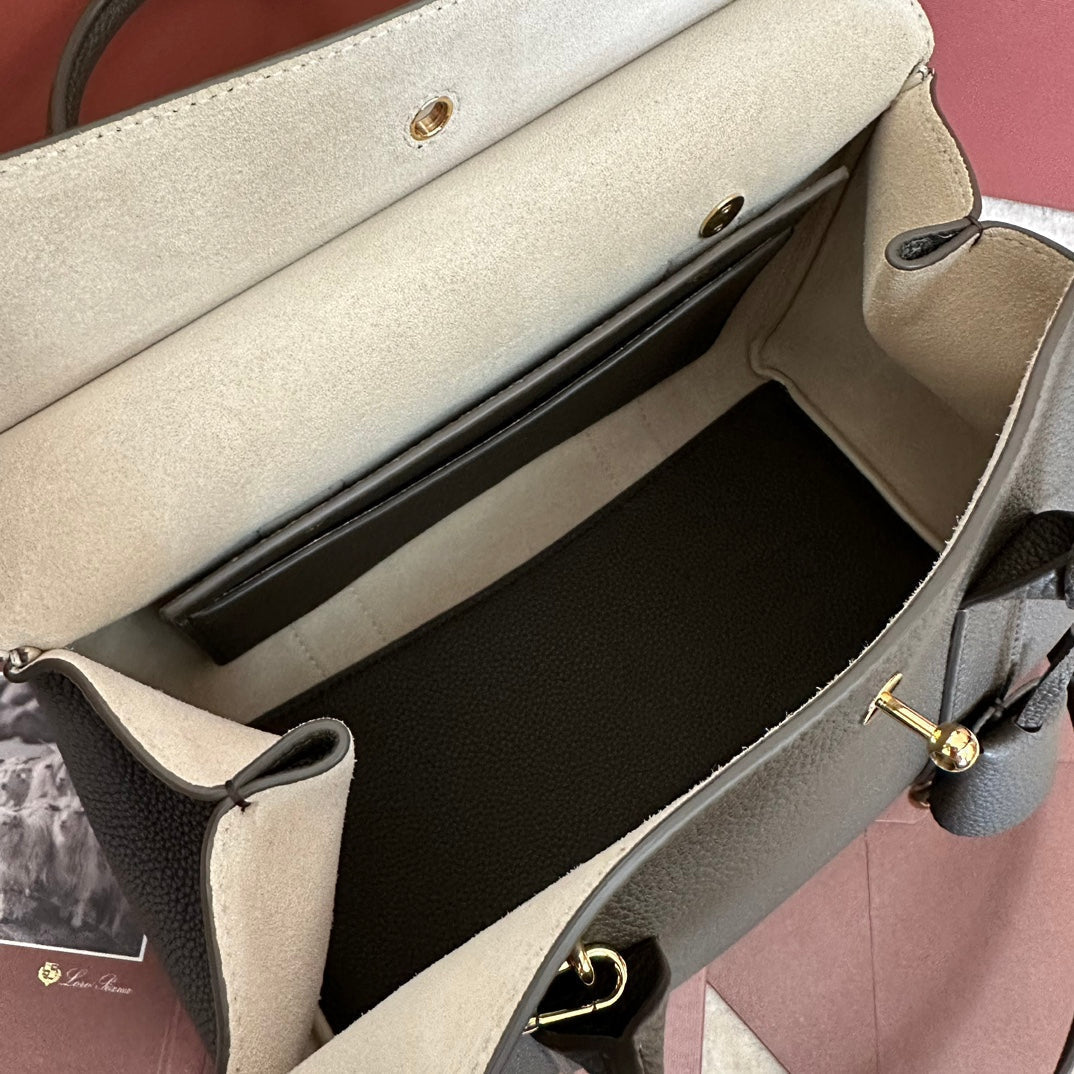 LOOM BAG 25 IN MOCHA BROWN SMOOTH CALFSKIN WITH GOLD HARDWARE by Amelia