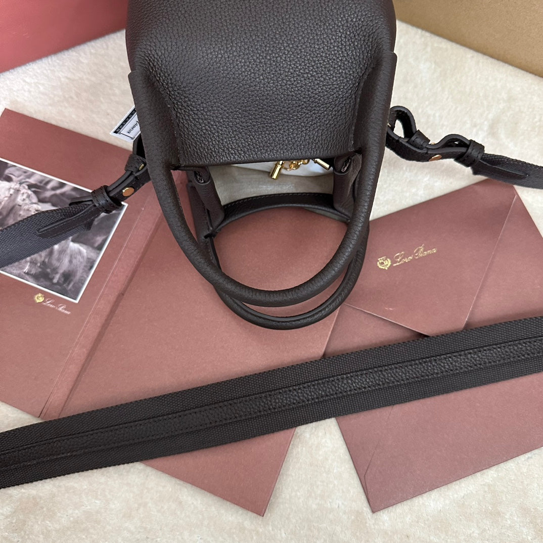 MICRO BALE BAG IN CHOCOLATE BROWN CALFSKIN Amelia Amelia