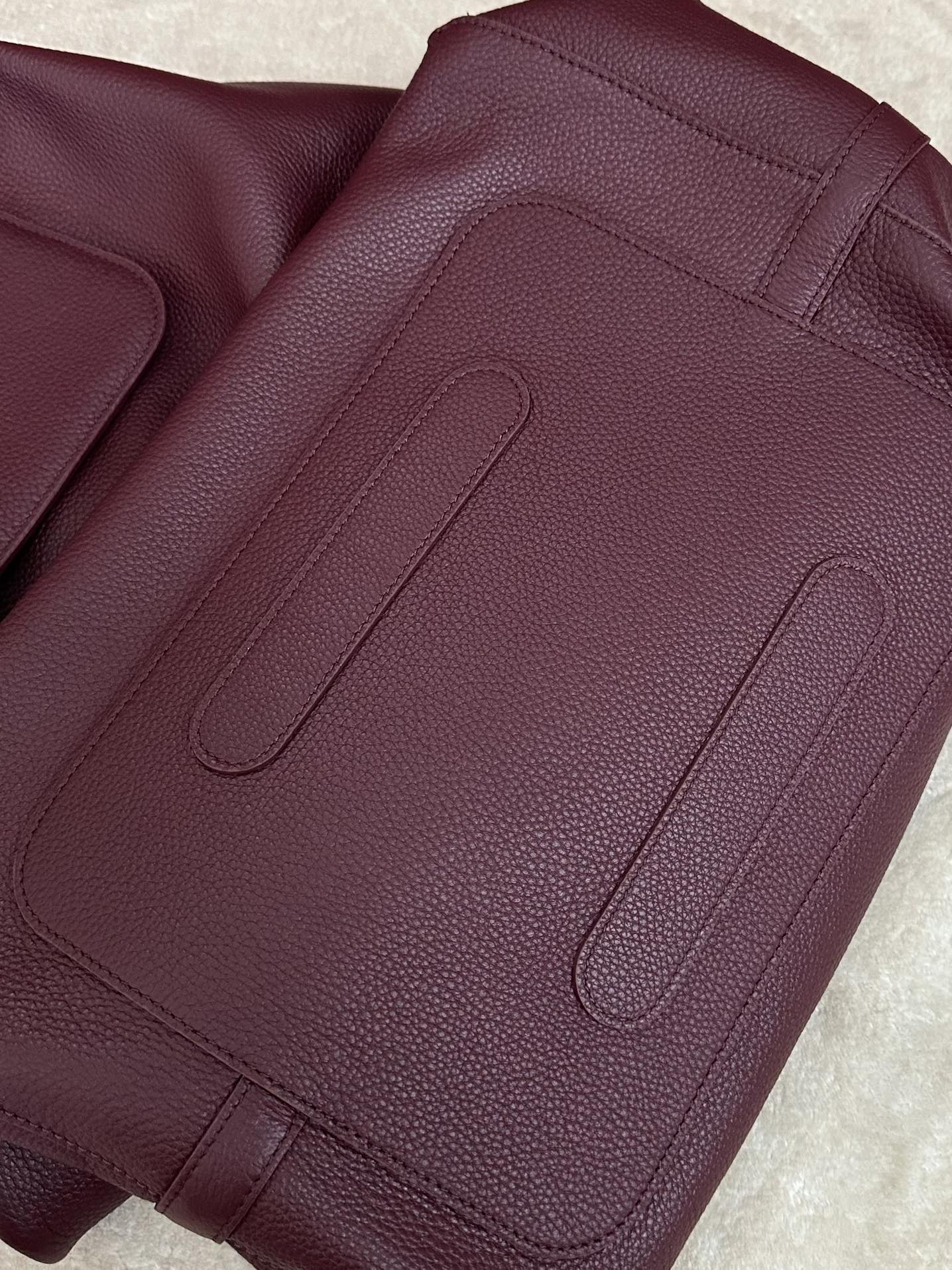 BALE HOBO EXTRA LARGE 40 BAG IN MULBERRY PURPLE CALFSKIN Amelia