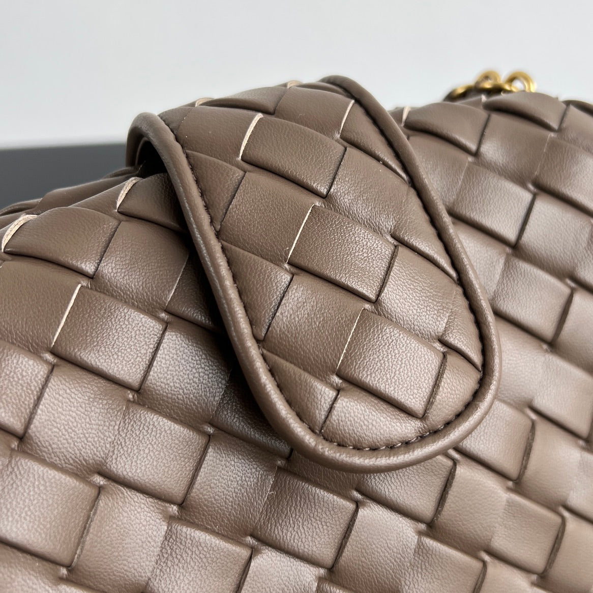 LAUREN 1980 BAG 31 IN WOOD BROWN LAMBSKIN GOLD STRAP Amelia