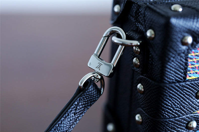Fan Fashion Lu-Vi bags - 8216