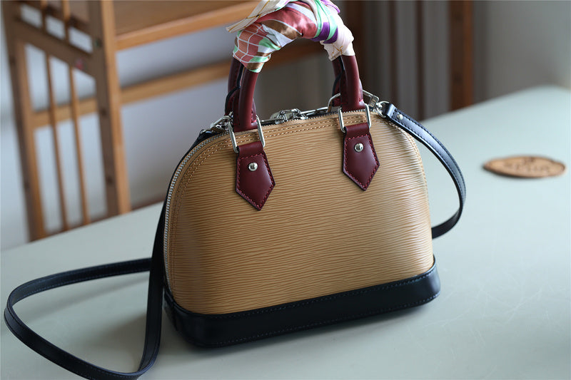 Fan Fashion Lu-Vi bags - 8263