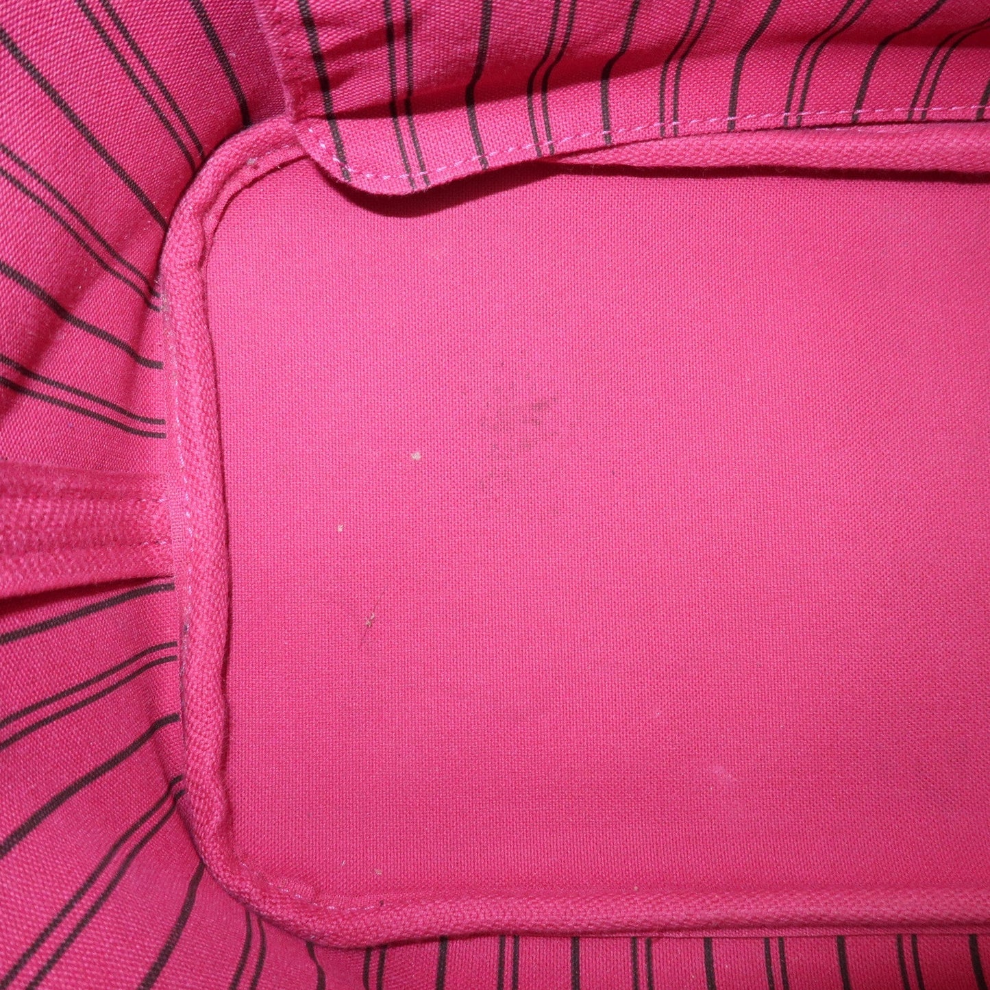 Louis Vuitton Monogram Neverfull MM Tote Bag Fuchisia M40996