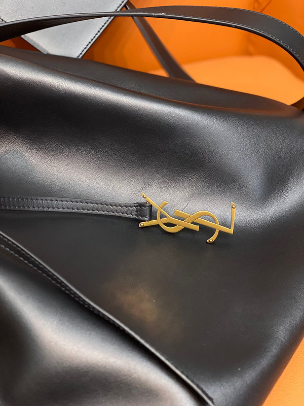 Amelia - YSL Bag - 2052