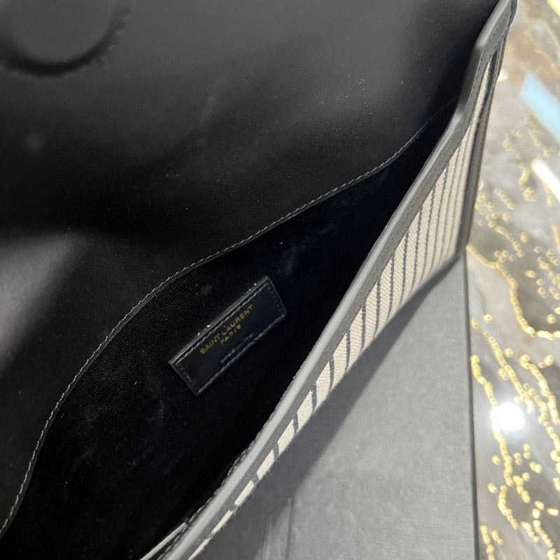 Amelia - YSL Bag - 4218