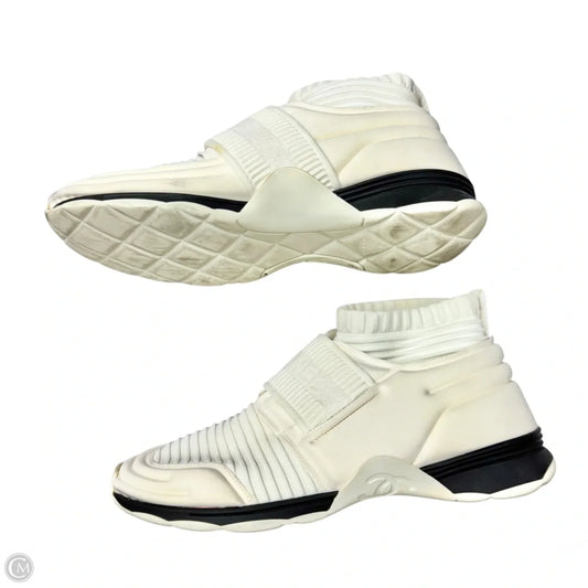 Shoes Luxury Designer By Chanel In White, Size: 10.5