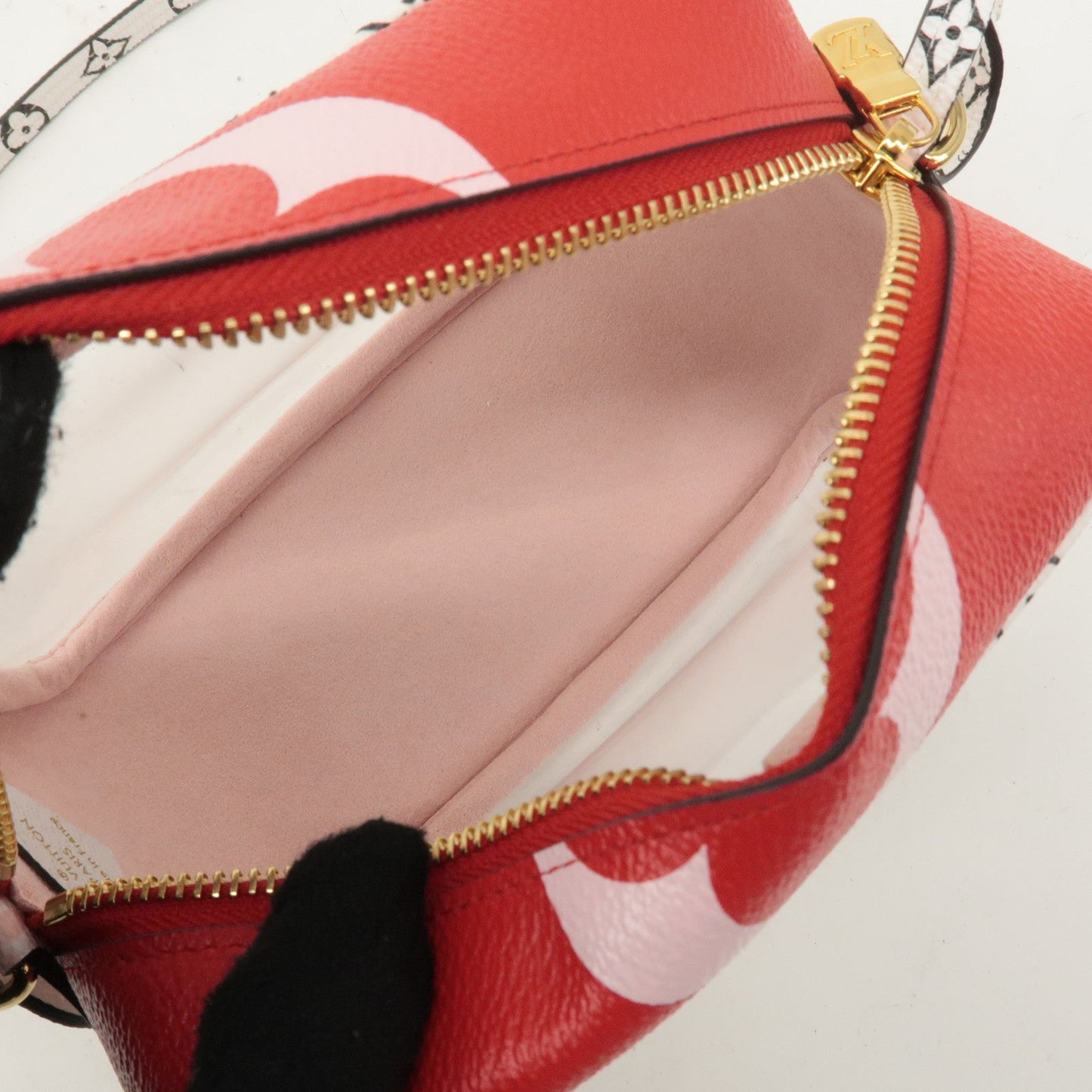 Louis Vuitton Monogram Giant Beach Pouch Shoulder Bag Rouge M67601