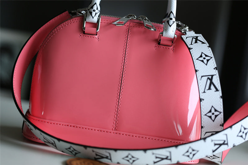 Fan Fashion Lu-Vi bags - 8277