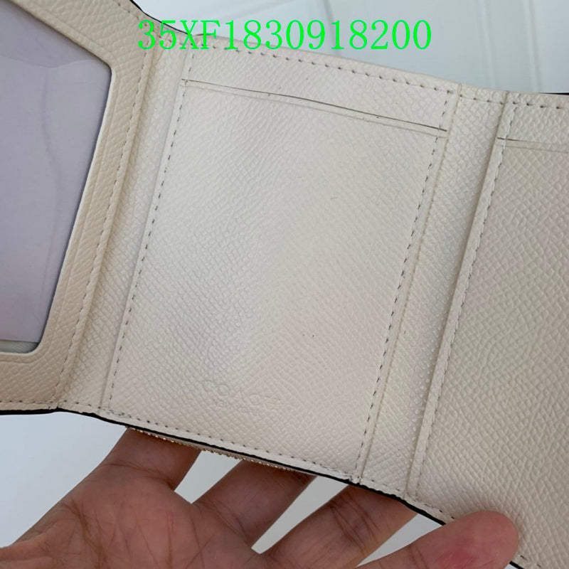 Amelia - CAH Wallet - 080