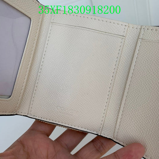 Amelia - CAH Wallet - 080