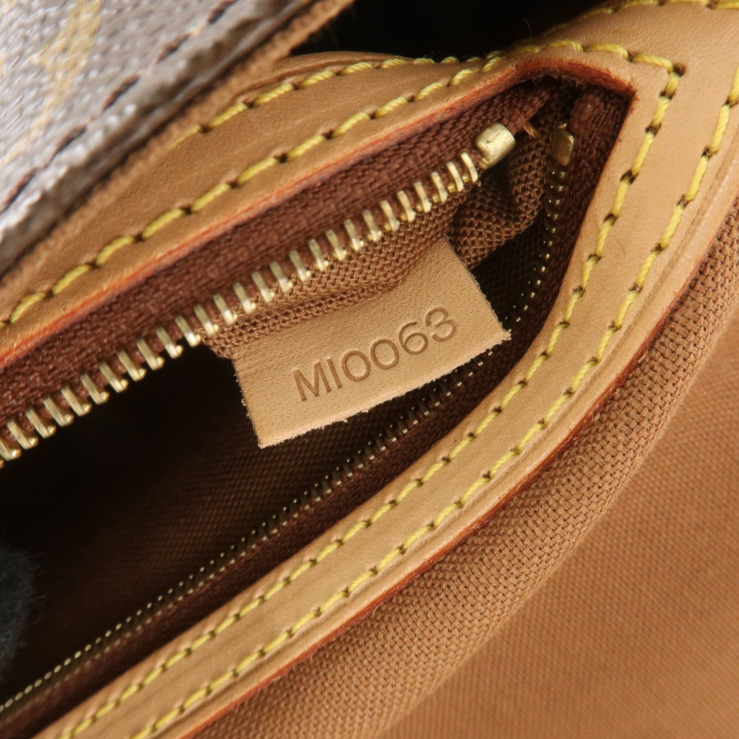 Louis Vuitton Monogram Mini Looping Shoulder Bag Hand Bag M51147