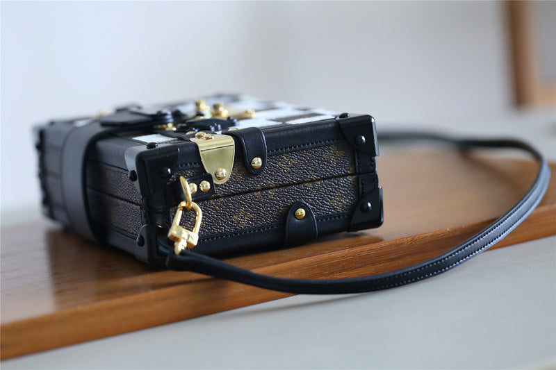 Fan Fashion Lu-Vi bags - 8221
