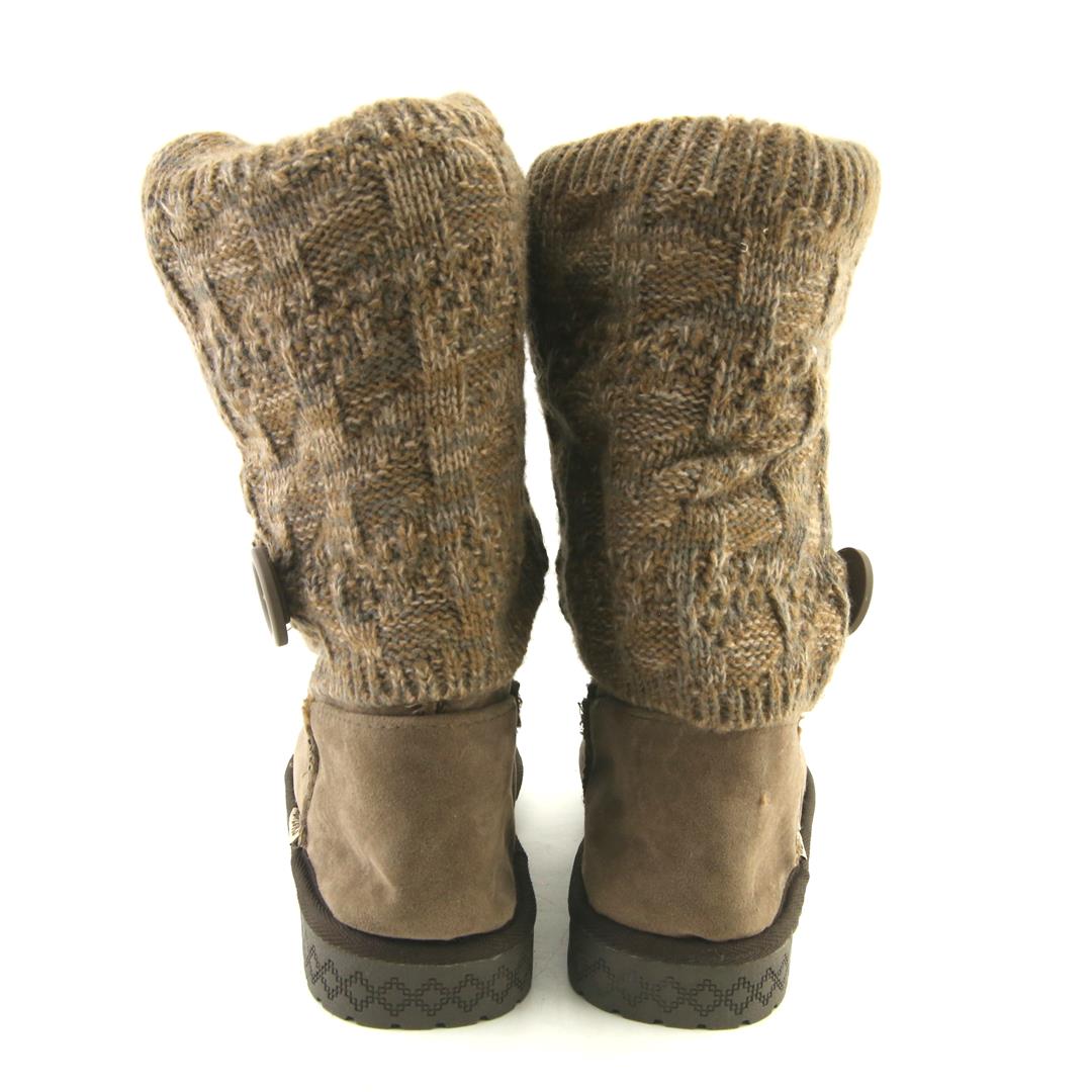 MUK LUKS .
