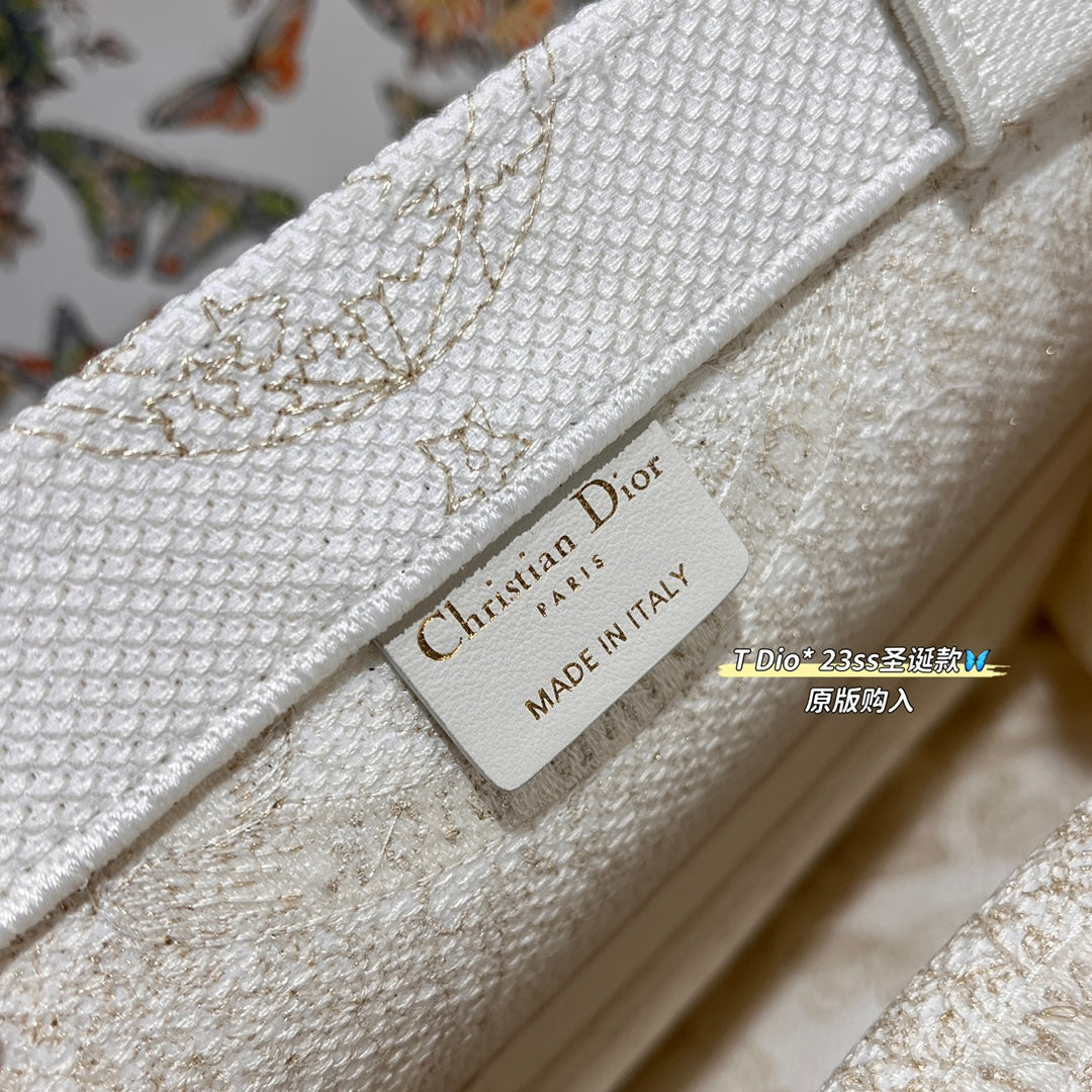 CD BOOK TOTE BAG 36 IN IVORY BEIGE EMBROIDERED CANVAS Amelia